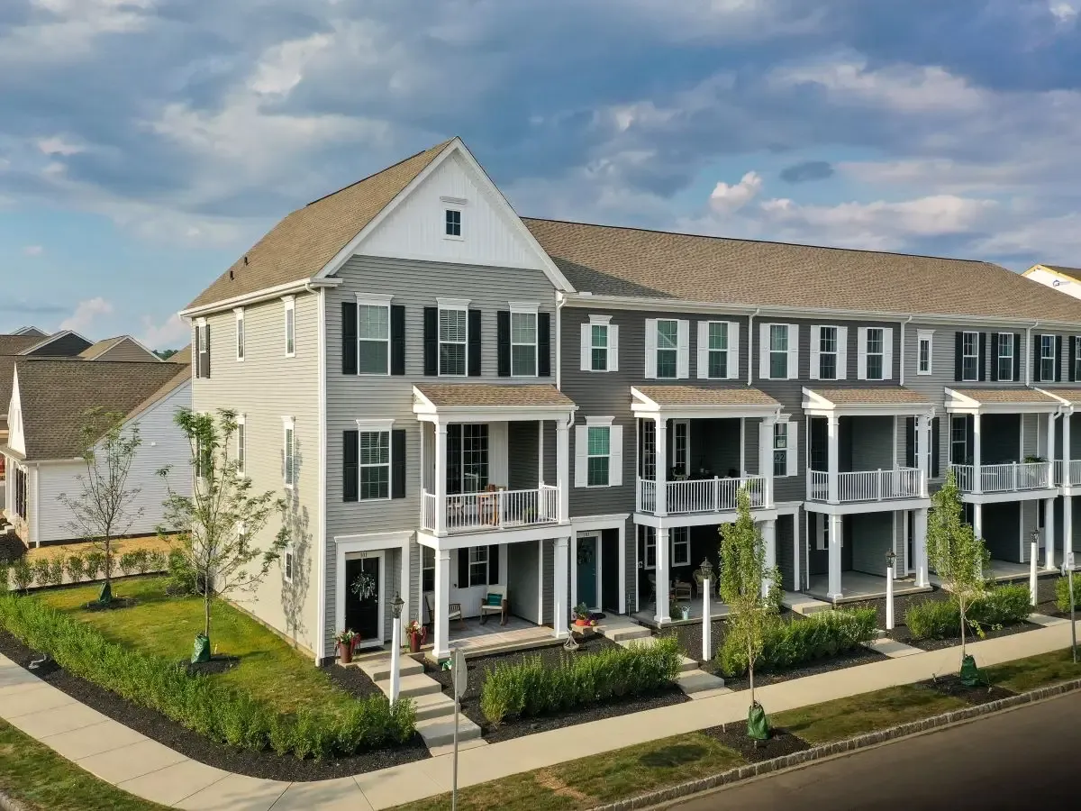 casa en Grange por Charter Homes & Neighborhoods