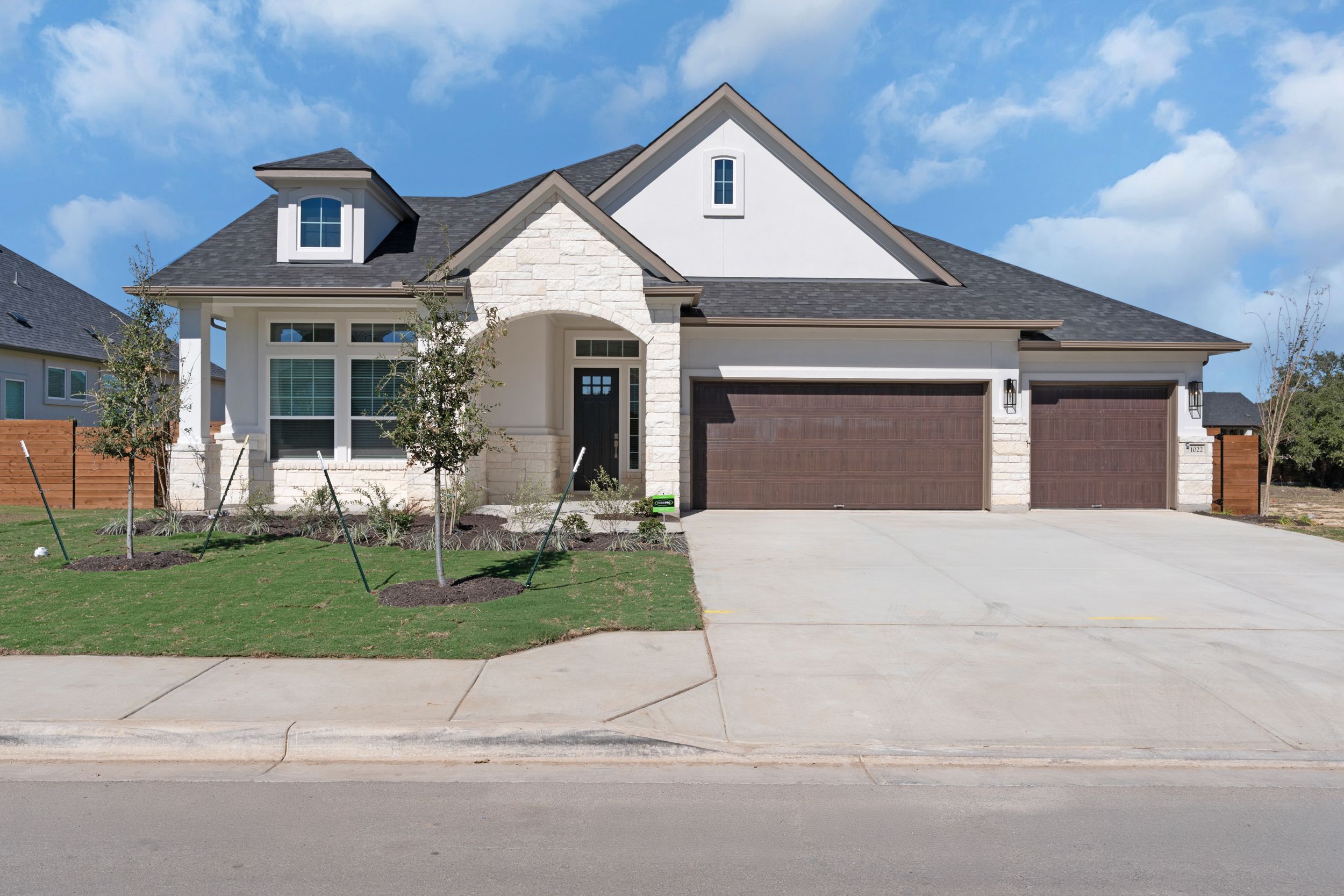 casa en Broken Oak por Chesmar Homes