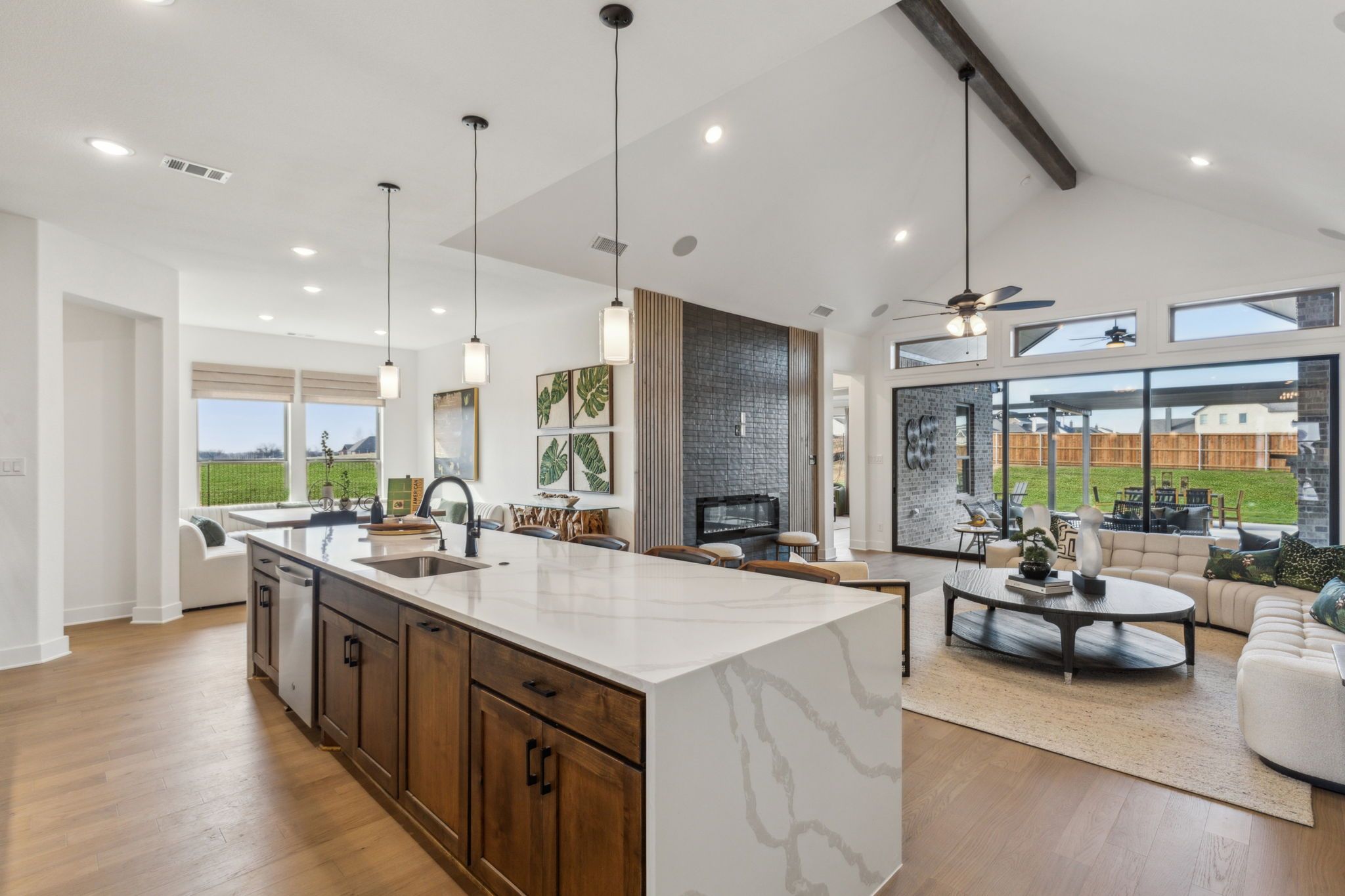 casa en Lakeview Heights por Chesmar Homes
