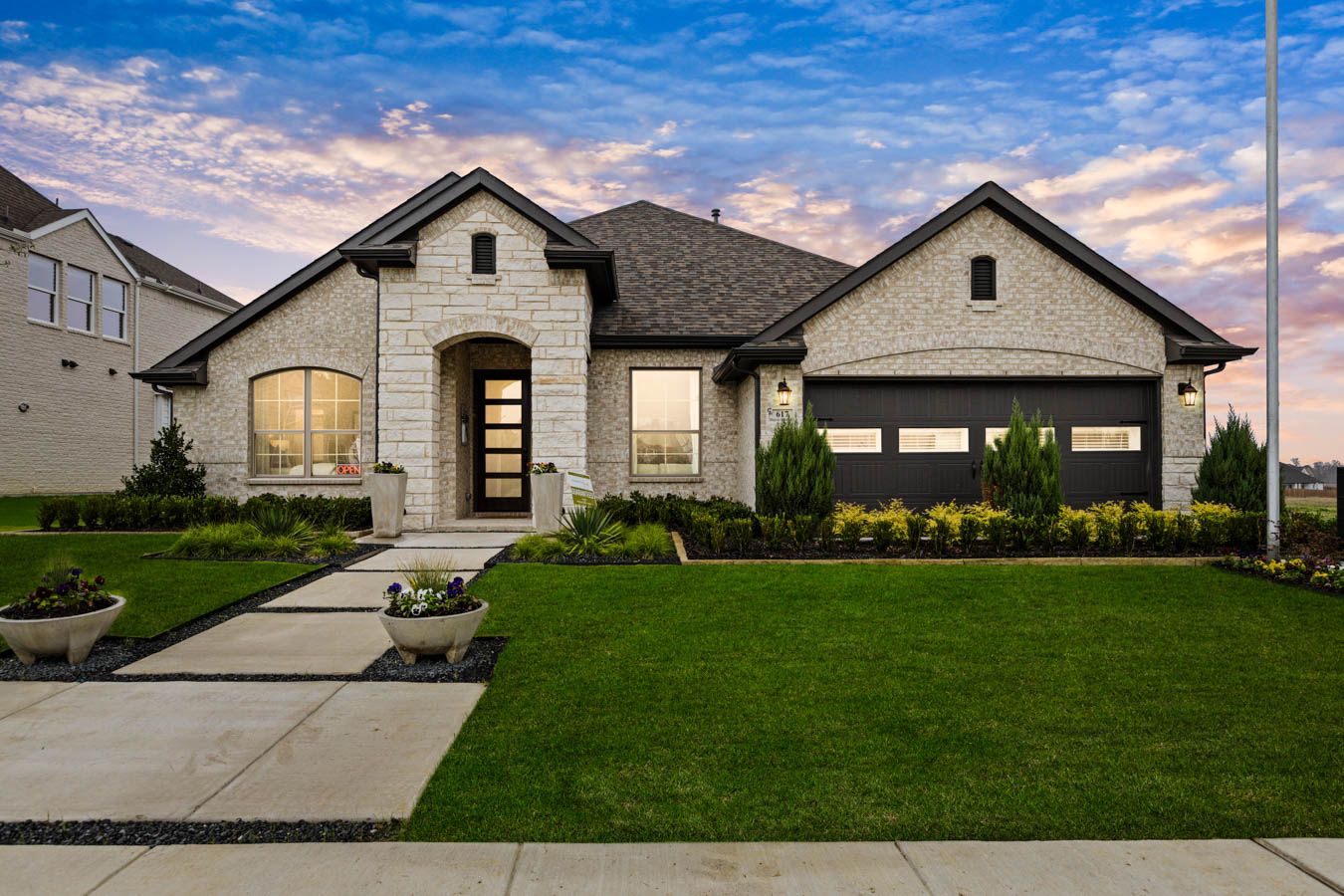 617 Majestic Oak Lane. Waxahachie, TX 75165