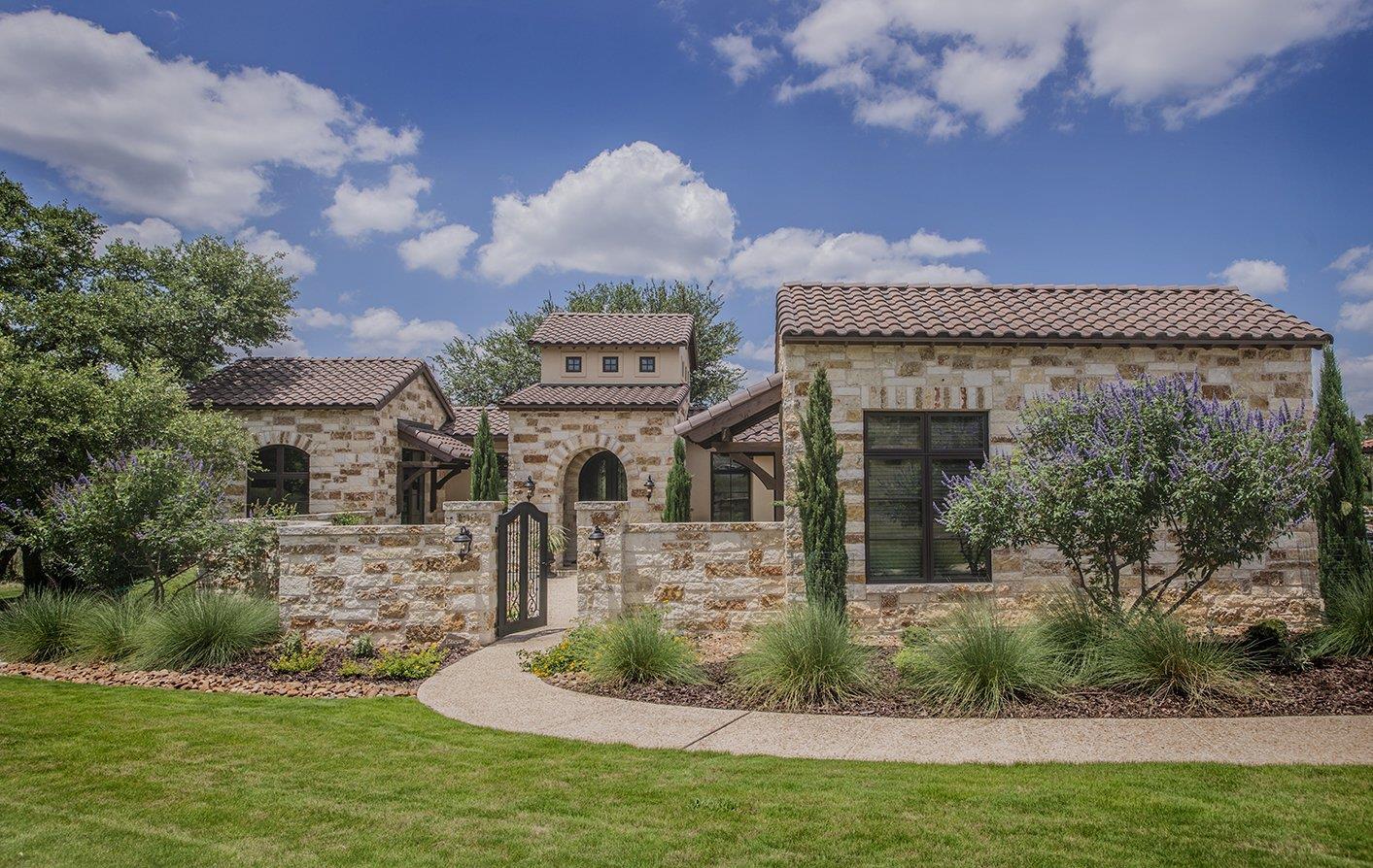Christofilis Custom Homes por Christofilis Custom Homes en San Antonio Texas