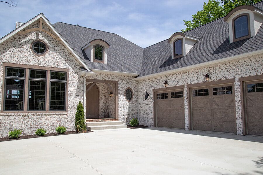 Colonial Homes Inc por Colonial Homes Inc en Fort Wayne Indiana