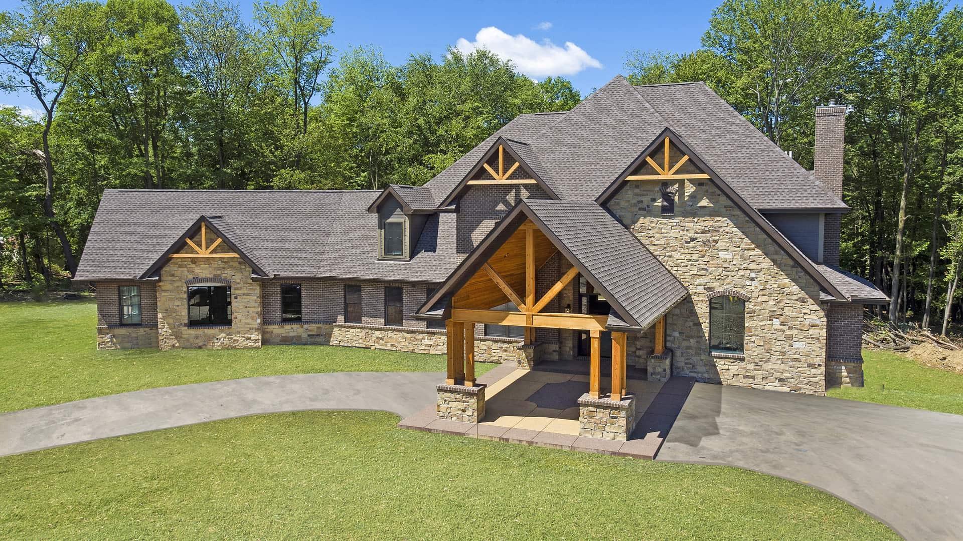 casa en Costa Custom Homebuilders. por Costa Custom Homebuilders.
