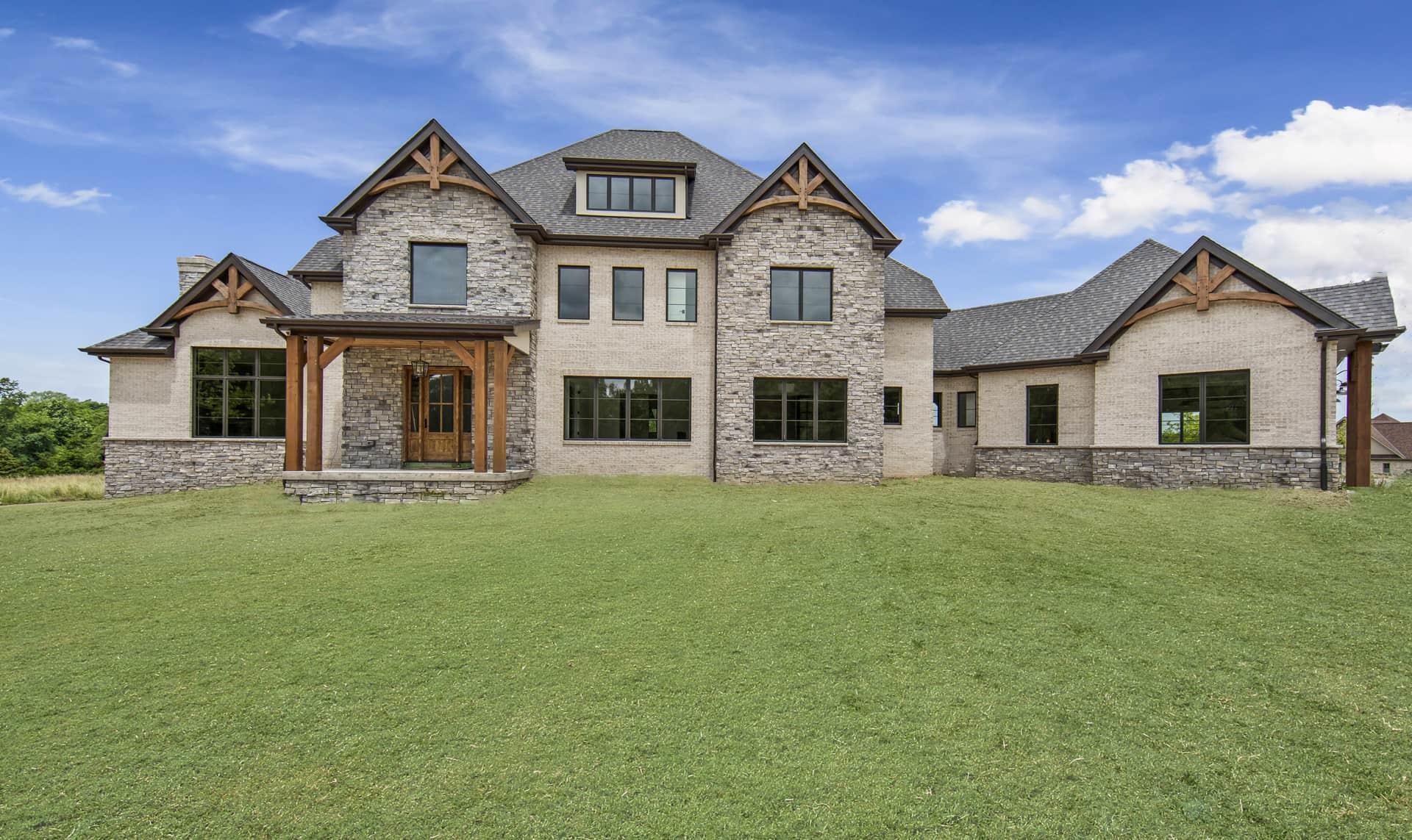 casa en Costa Custom Homebuilders. por Costa Custom Homebuilders.
