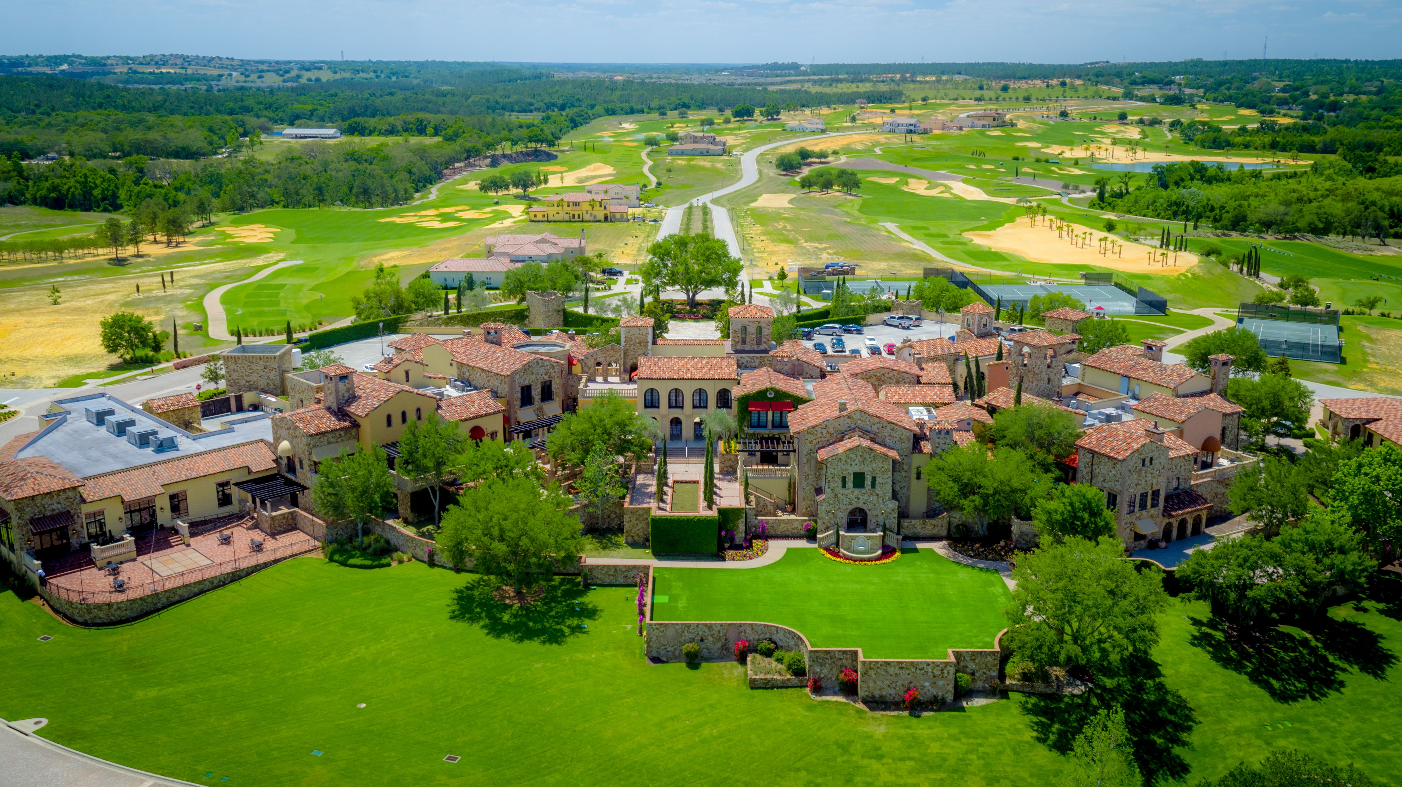 casa en Bella Collina por Davila Homes