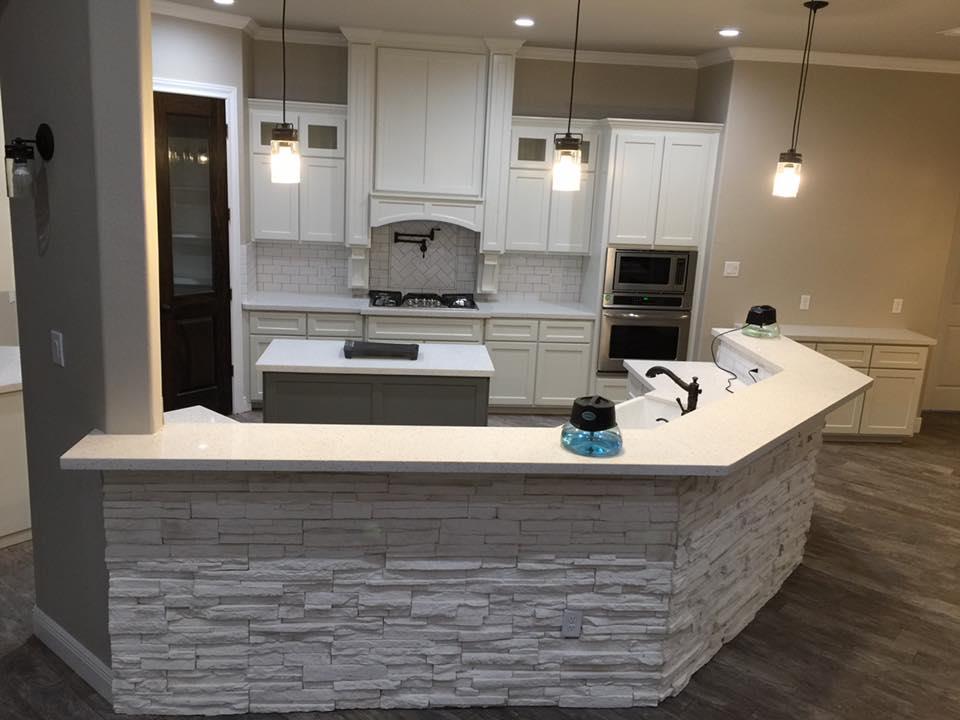 casa en DIY Custom Homes por DIY Custom Homes