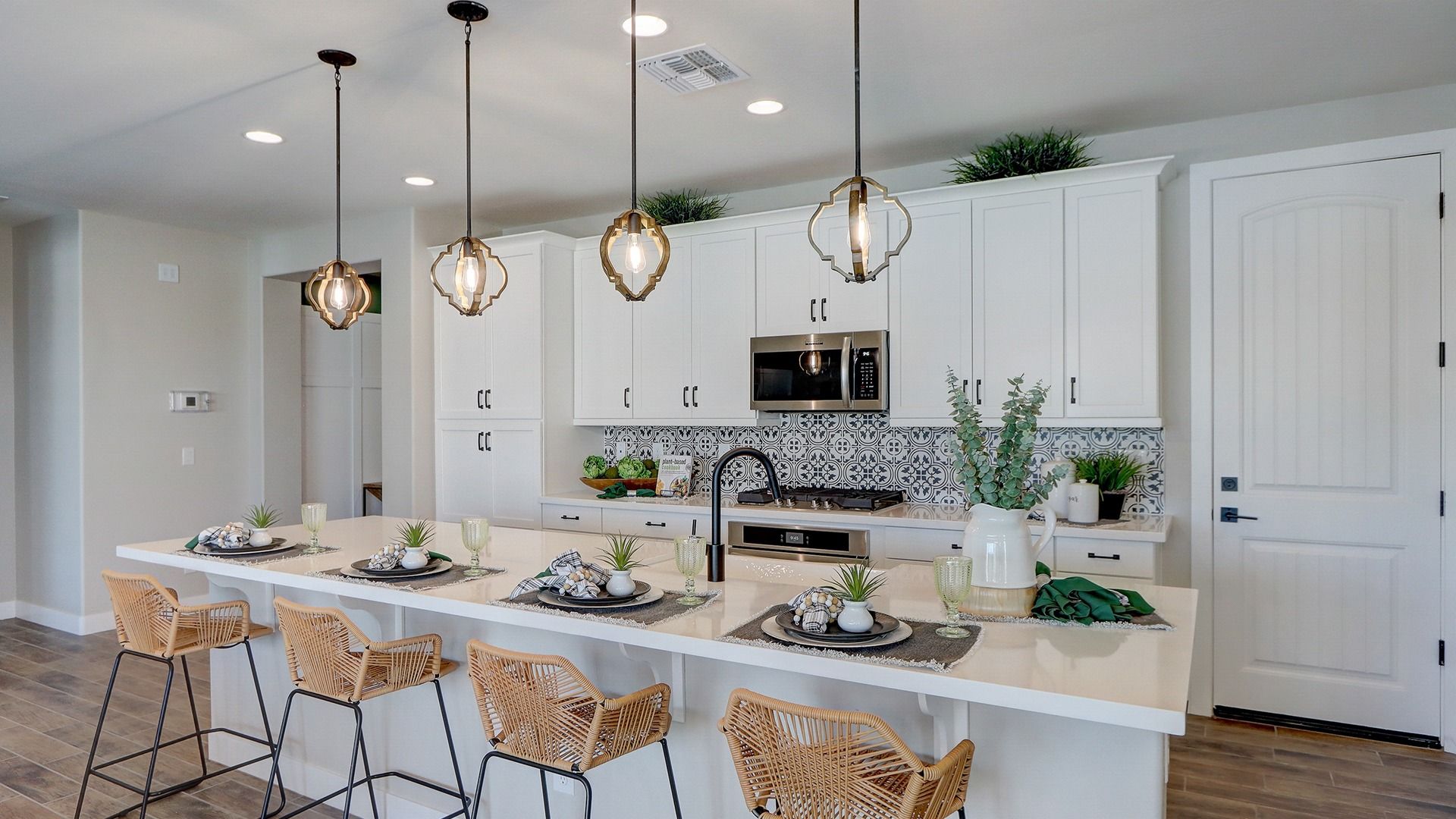 casa en The Lakes at Rancho El Dorado por DRB Homes
