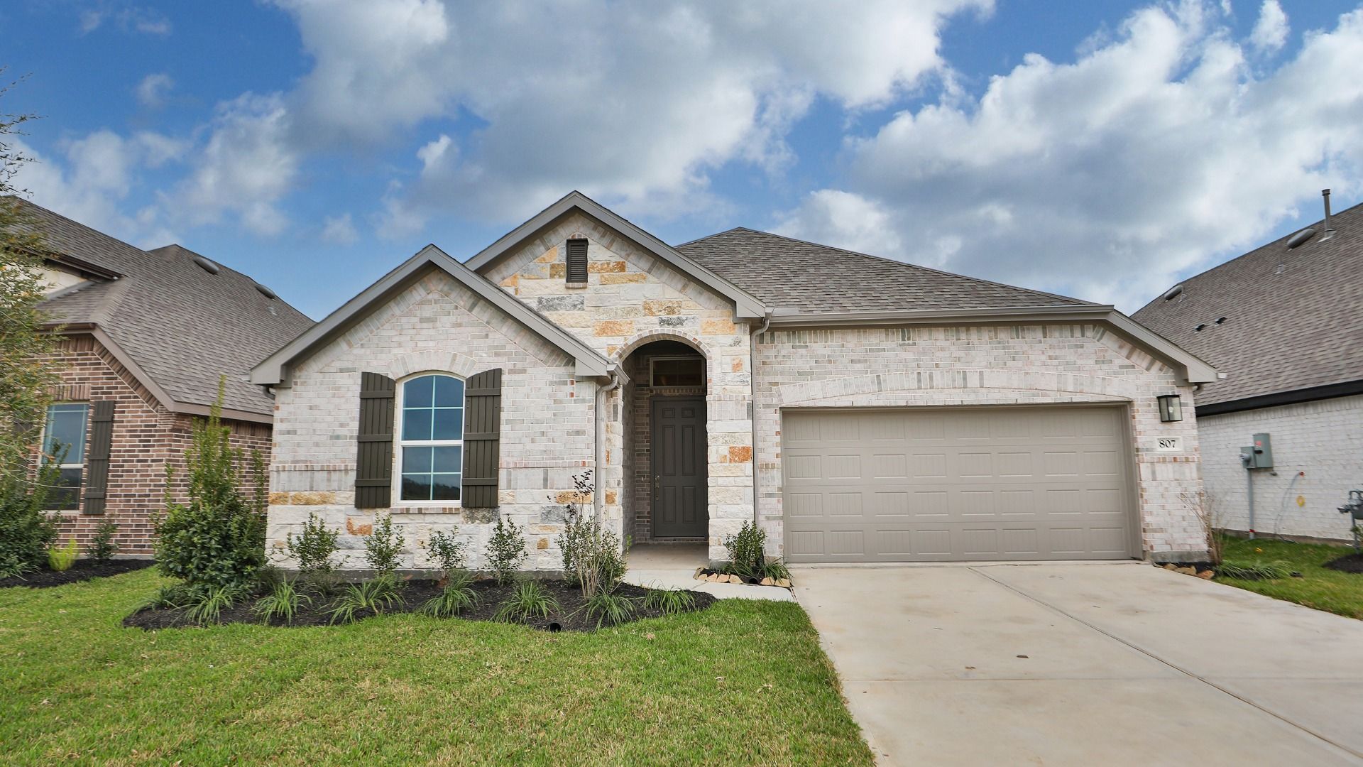 Mahogany - Aldeana: Rosharon, Texas - DRB Homes