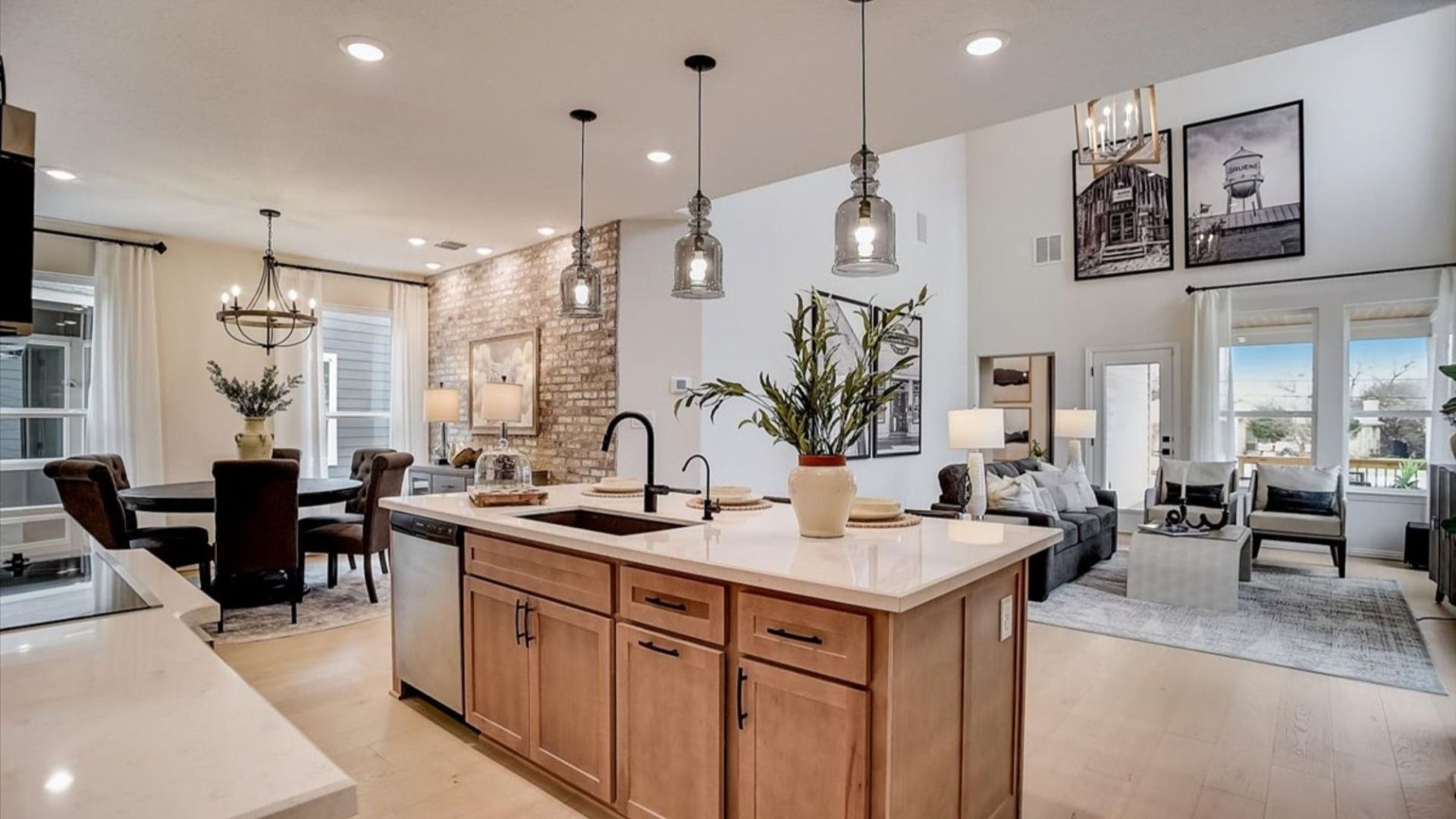 casa en Casinas at Gruene por DRB Homes