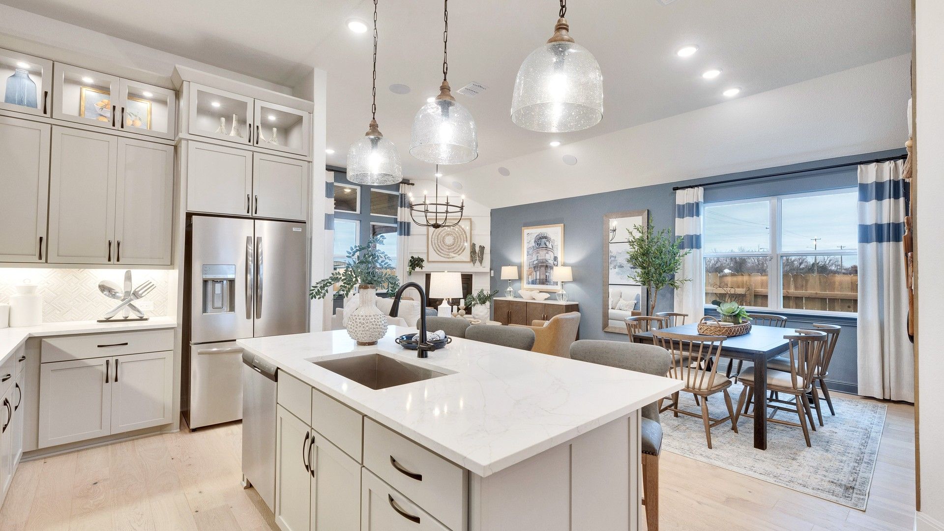casa en Spring Creek por DRB Homes