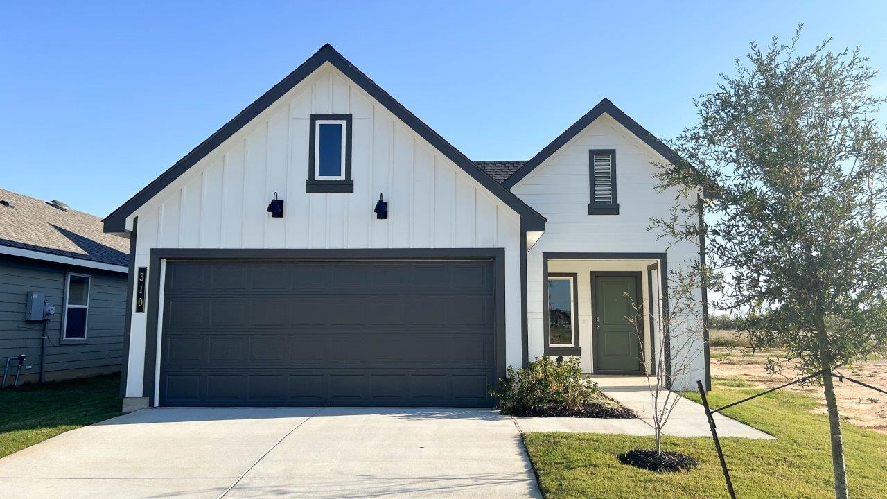 Amber - Cornerstone: Rockdale, Texas - D.R. Horton