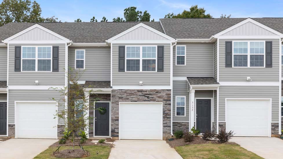 casa en The Townes at Troutman por D.R. Horton