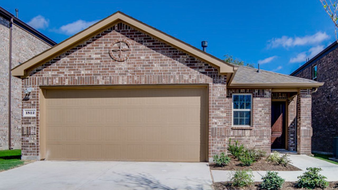 640 New Dawn Drive. Lavon, TX 75166