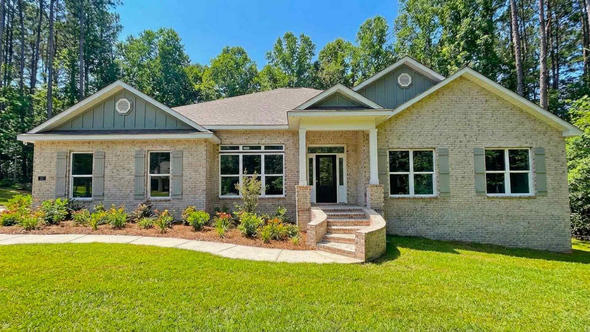 6601 Palm Pointe Drive. Ocean Springs, MS 39564