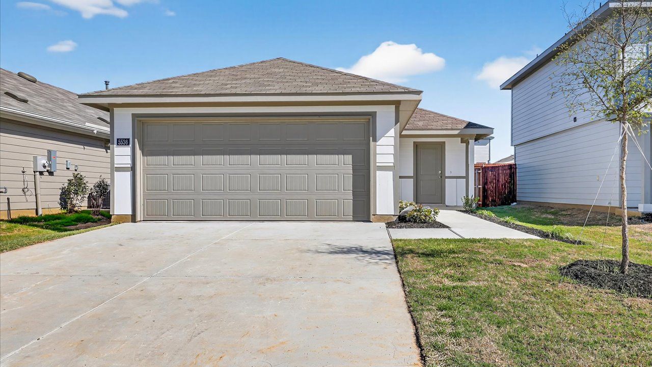 BARTON - Hickory Grove: Krum, Texas - D.R. Horton