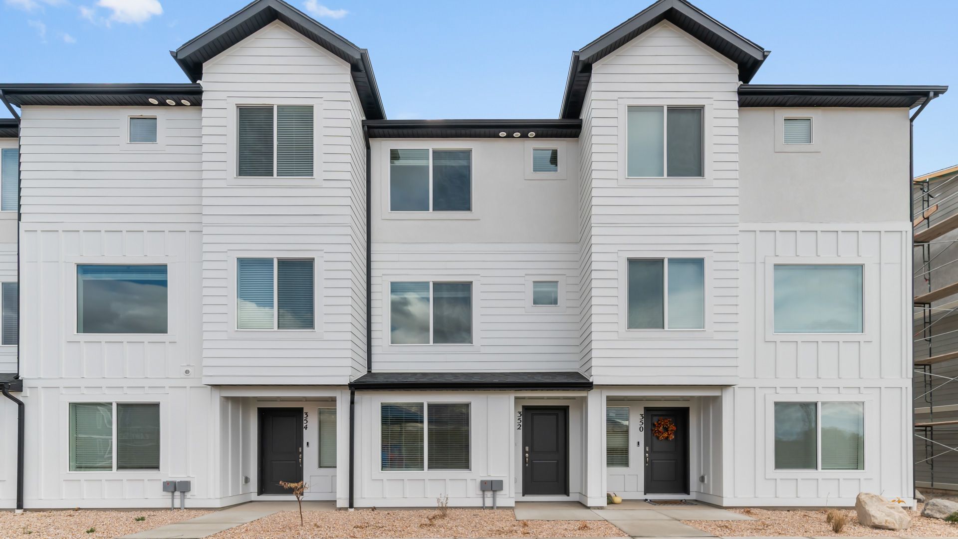 Emery - Dixon Creek Townhomes: Harrisville, Utah - D.R. Horton