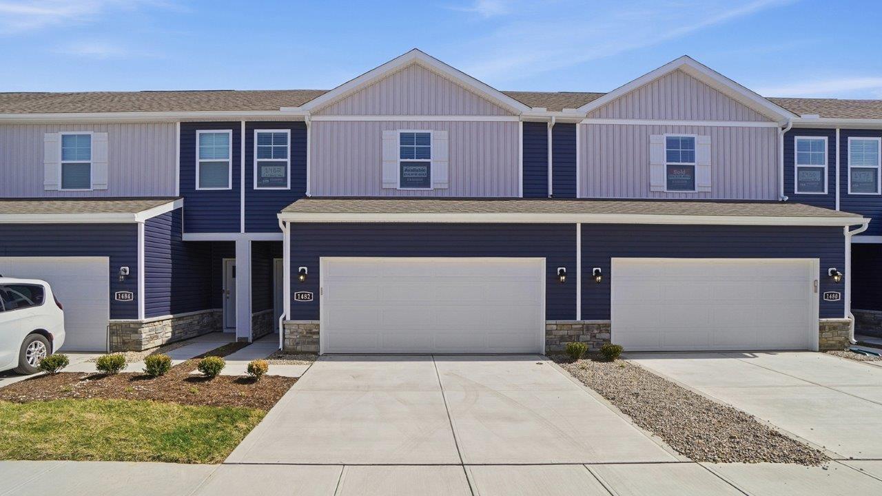 Tallmadge Townhome (Mid Unit) - Villas at Renner Park: Columbus, Ohio - D.R. Horton