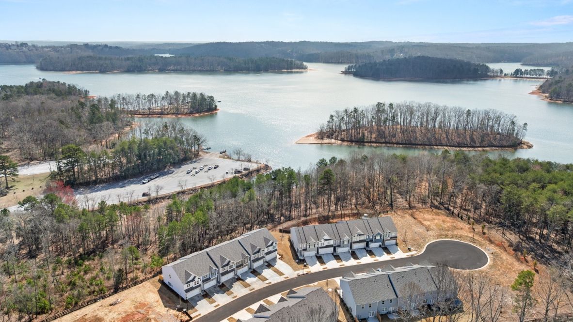 casa en Falcon Landing Townhomes por D.R. Horton