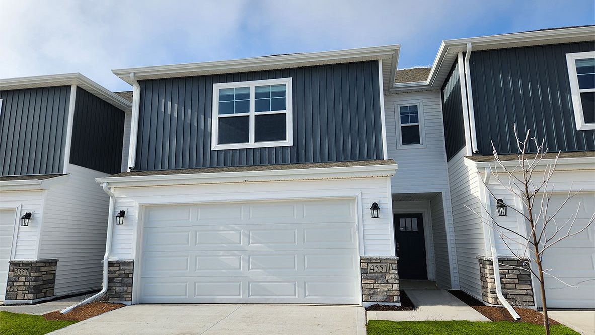 Fox Ridge Townhomes - West Des Moines, IA