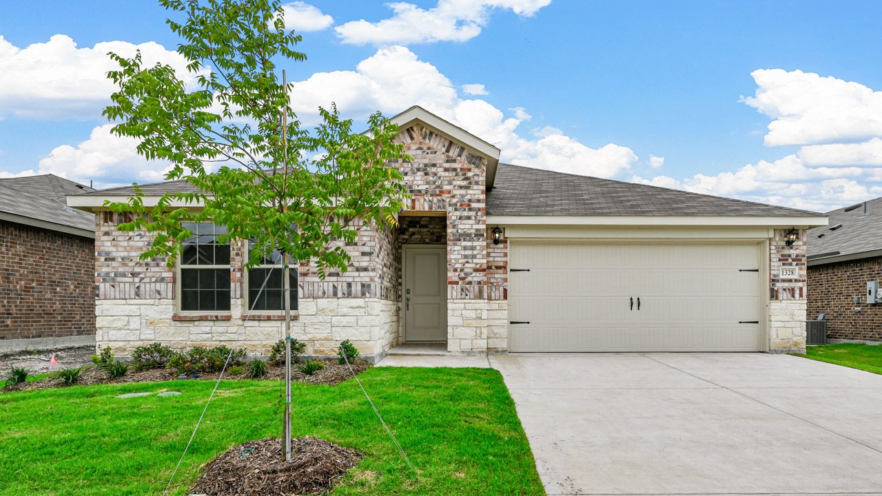 5048 Blazer Way. Garland, TX 75043
