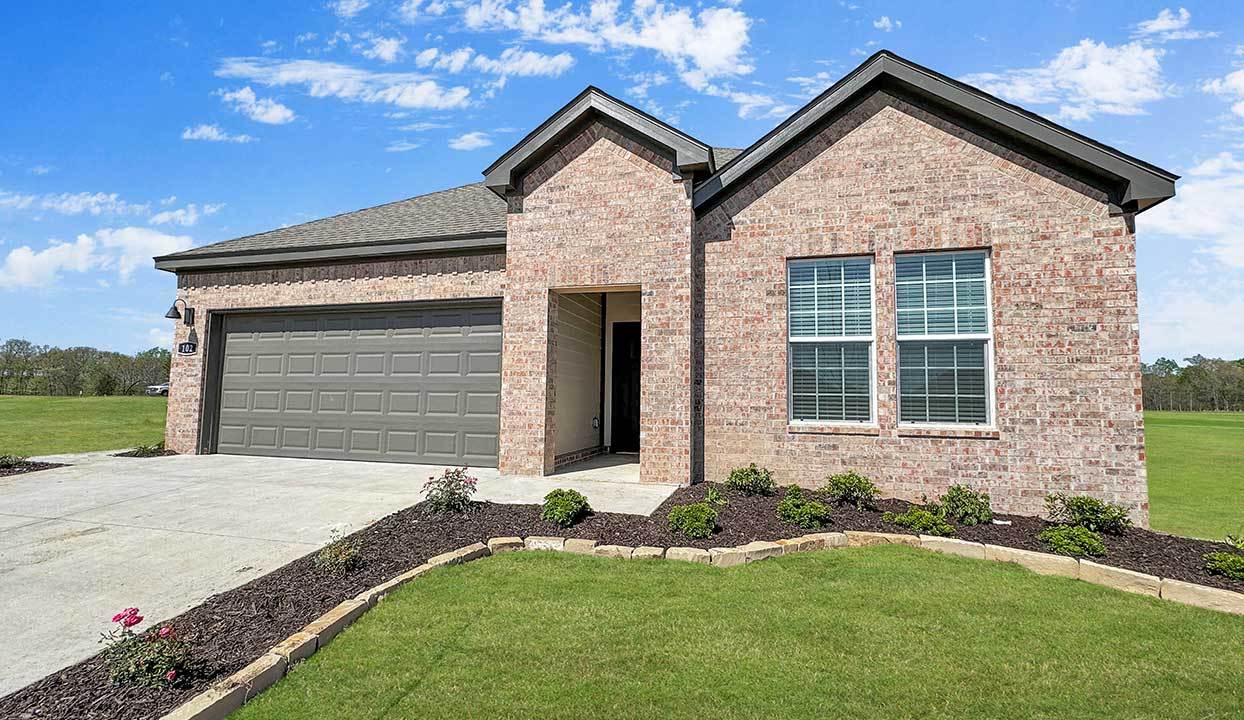 102 Mikah Drive. Maumelle, AR 72113