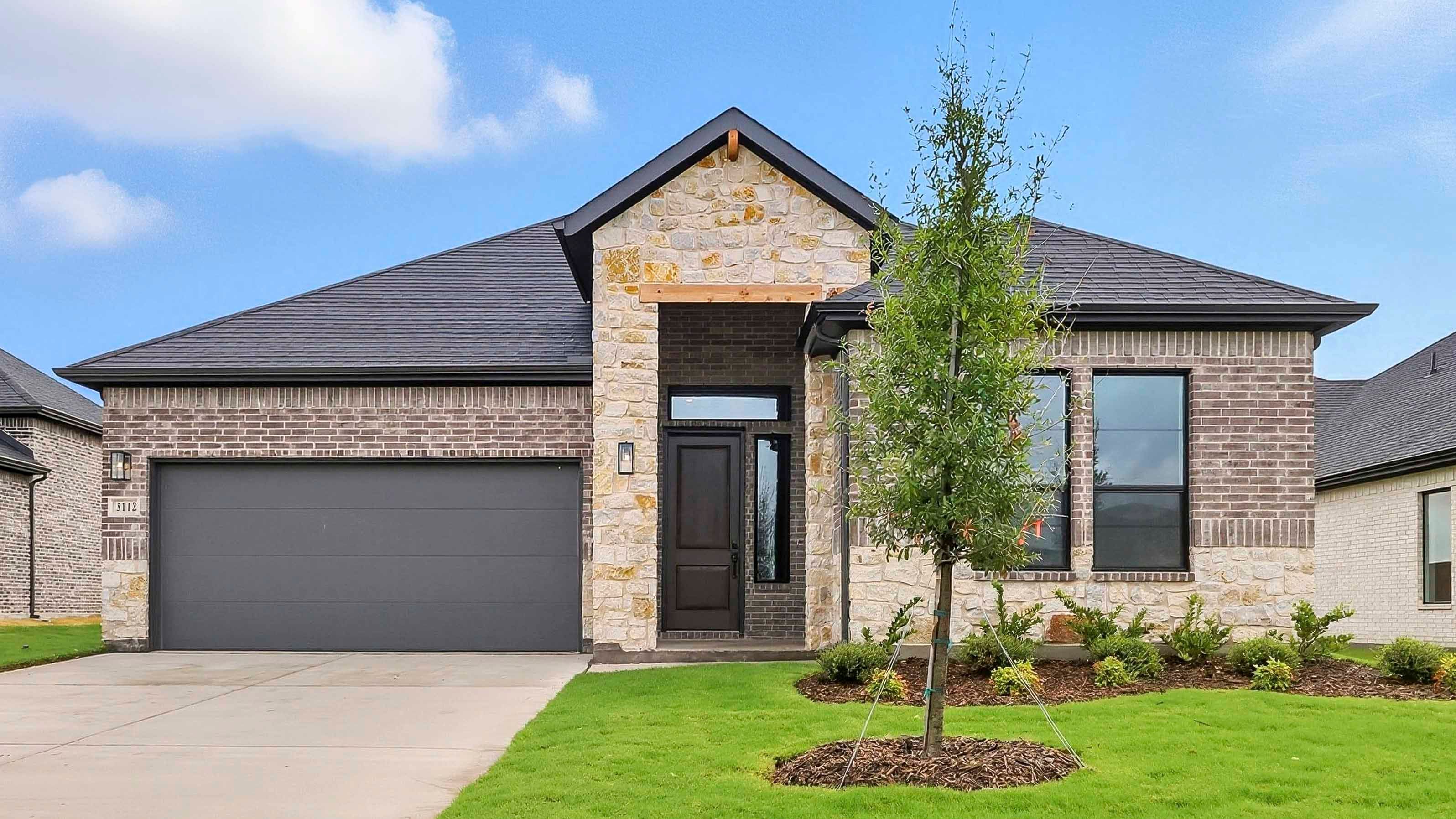 907 Waggoner Drive. Royse City, TX 75189