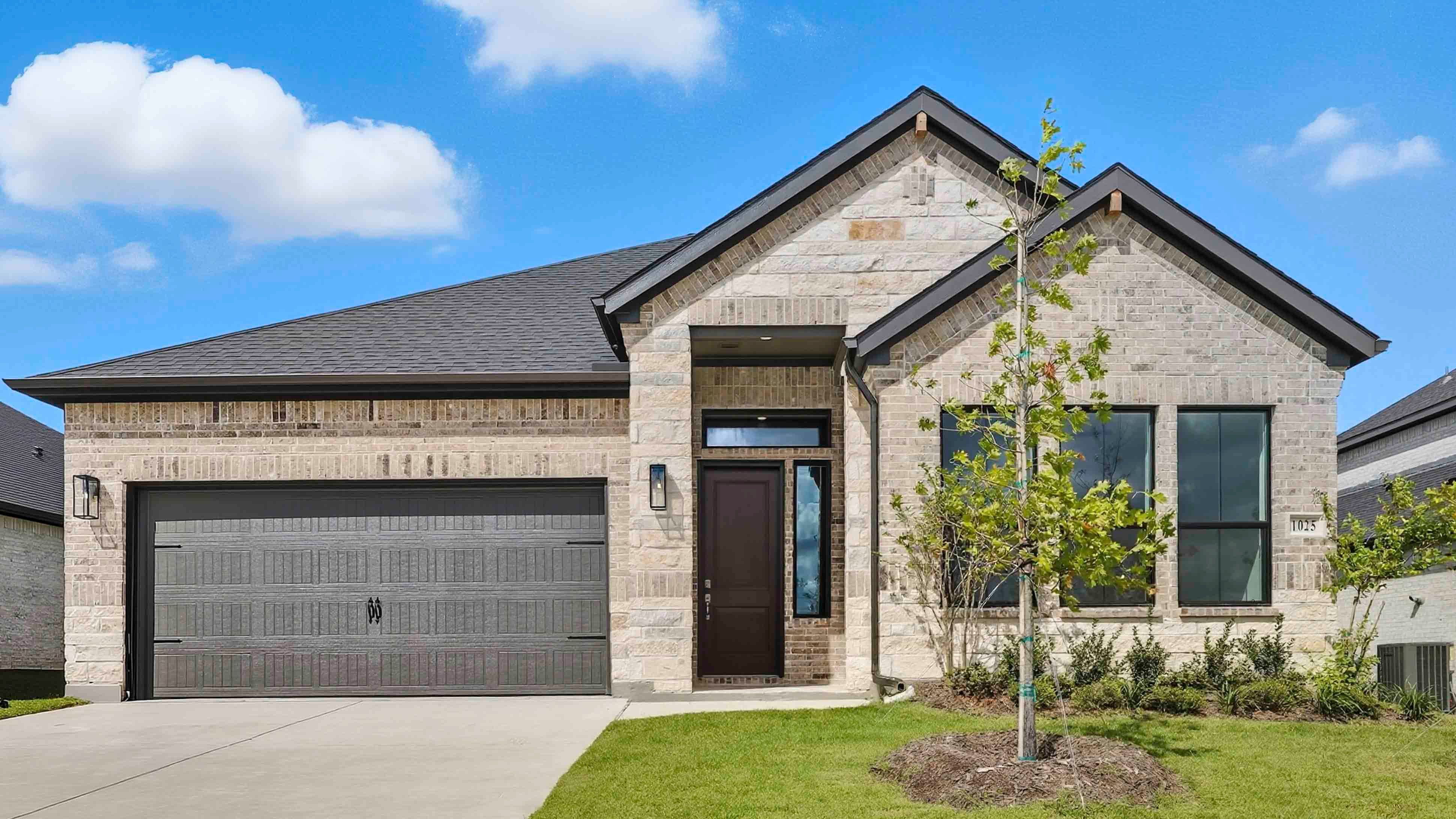 907 Waggoner Drive. Royse City, TX 75189