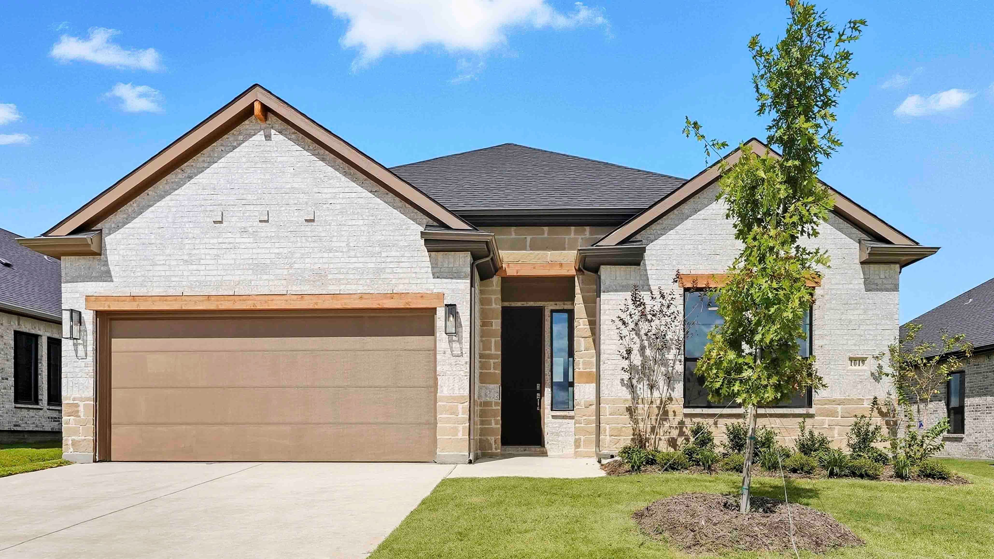 907 Waggoner Drive. Royse City, TX 75189