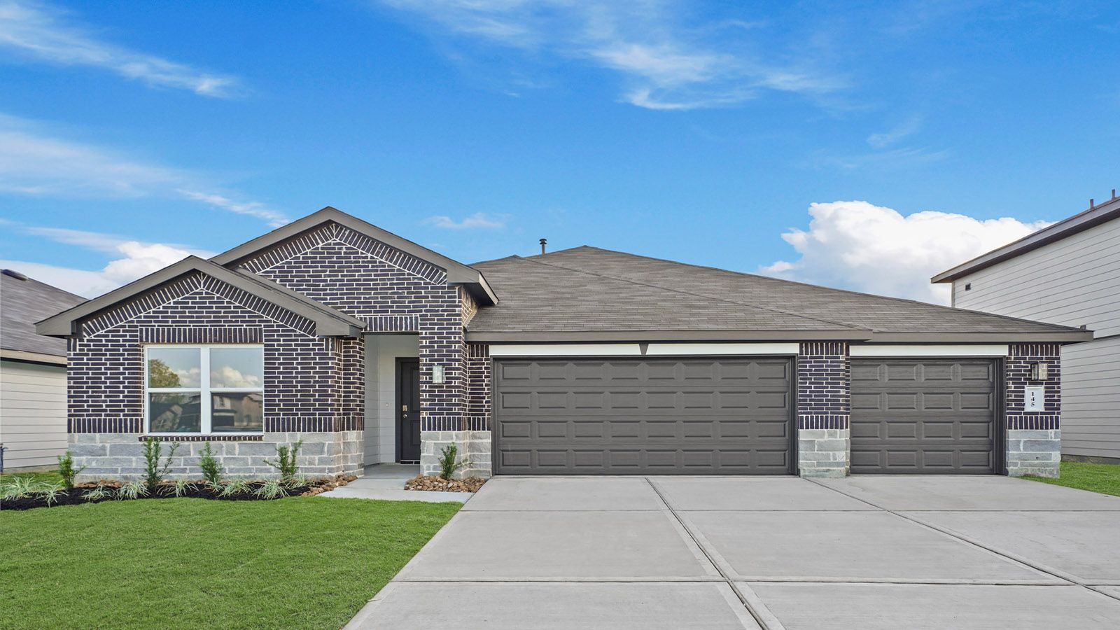 Courtland - Medina: Dayton, Texas - D.R. Horton