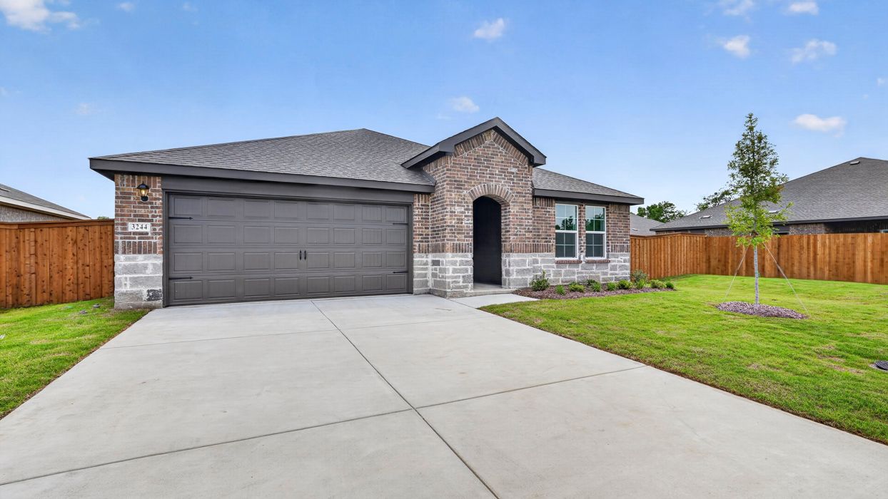 Lakeway - Forestbrook Estates: Paris, Texas - D.R. Horton