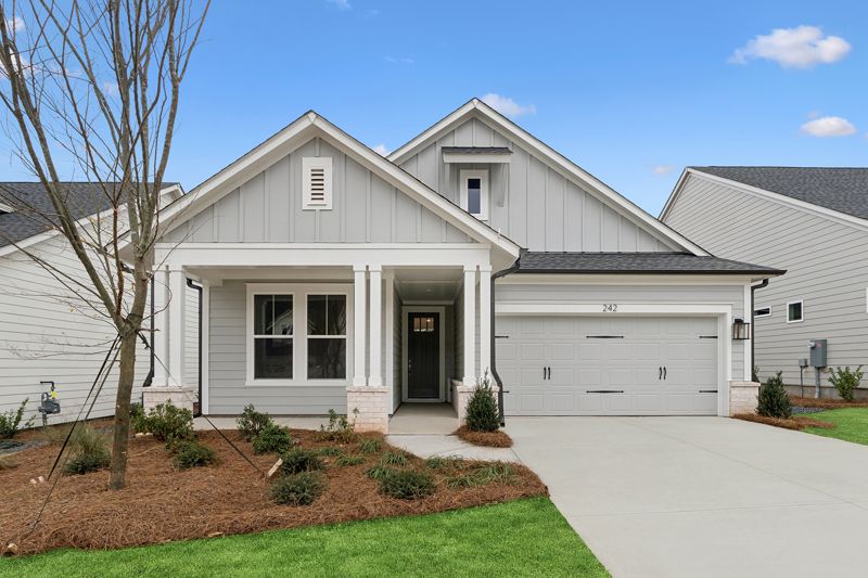 Maple Grove at Towne Lake por David Weekley Homes en Atlanta Georgia