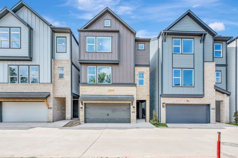 Medford - Trails at Waterside - Villas Series: Fort Worth, Texas - David Weekley Homes