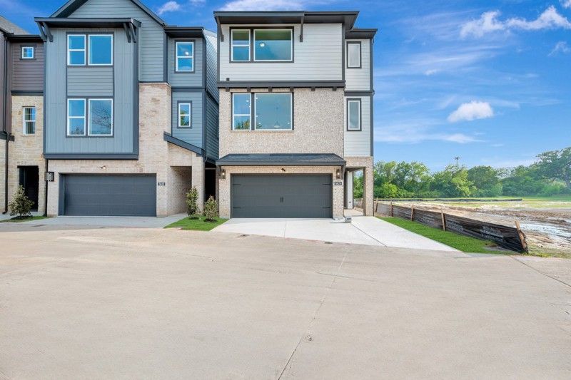 Medford - Trails at Waterside - Villas Series: Fort Worth, Texas - David Weekley Homes