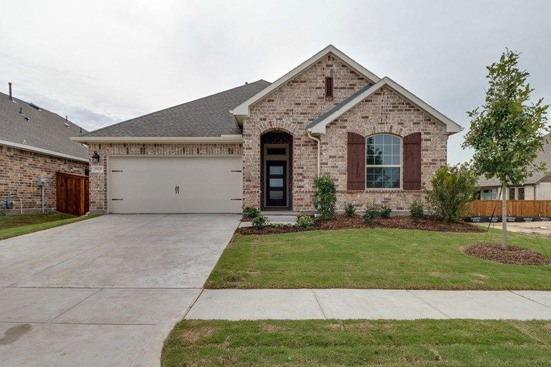 Belton - Sandbrock Ranch: Aubrey, Texas - David Weekley Homes