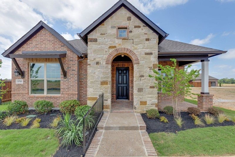 4609 Beaver Creek Drive. Arlington, TX 76005