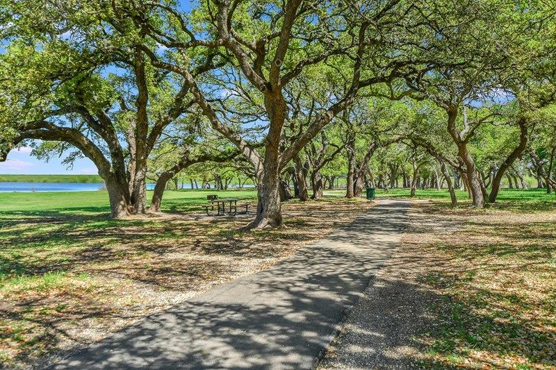 Devine Lake Park