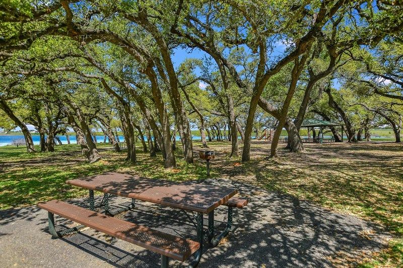 Devine Lake Park