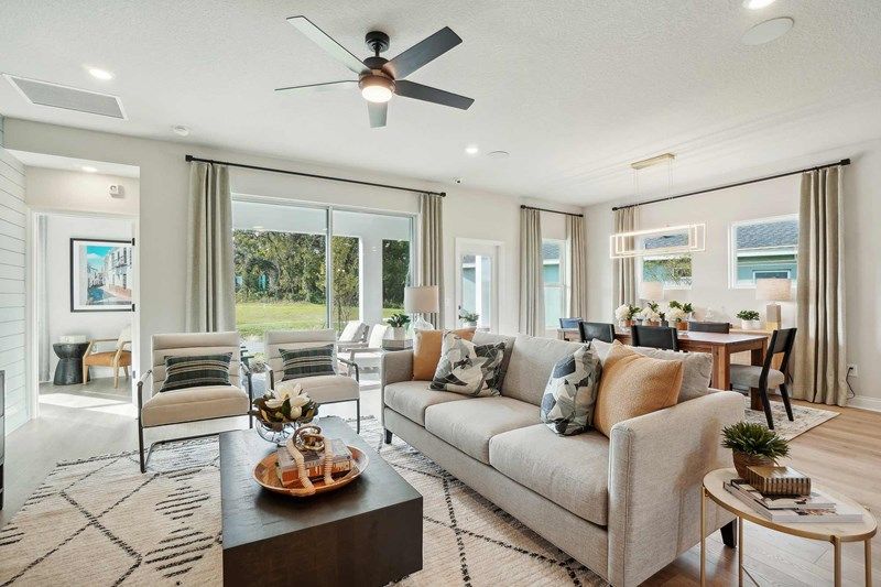 casa en Oakfield at Mount Dora Village Series por David Weekley Homes
