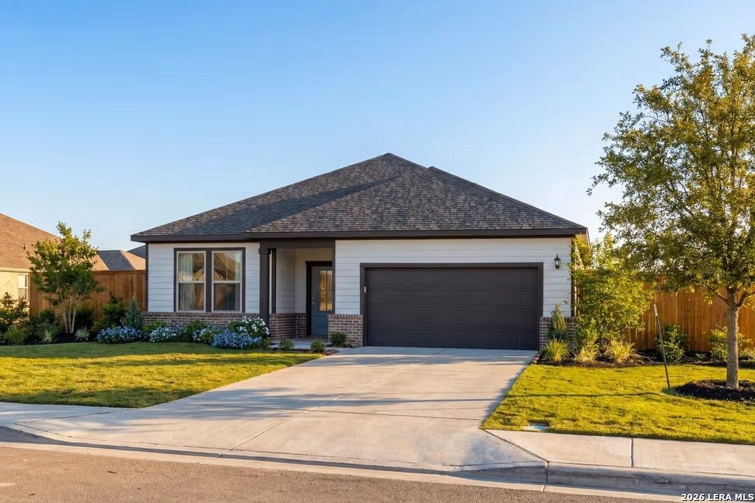 The Glenwood D - Hickory Ridge: Elmendorf, Texas - Davidson Homes