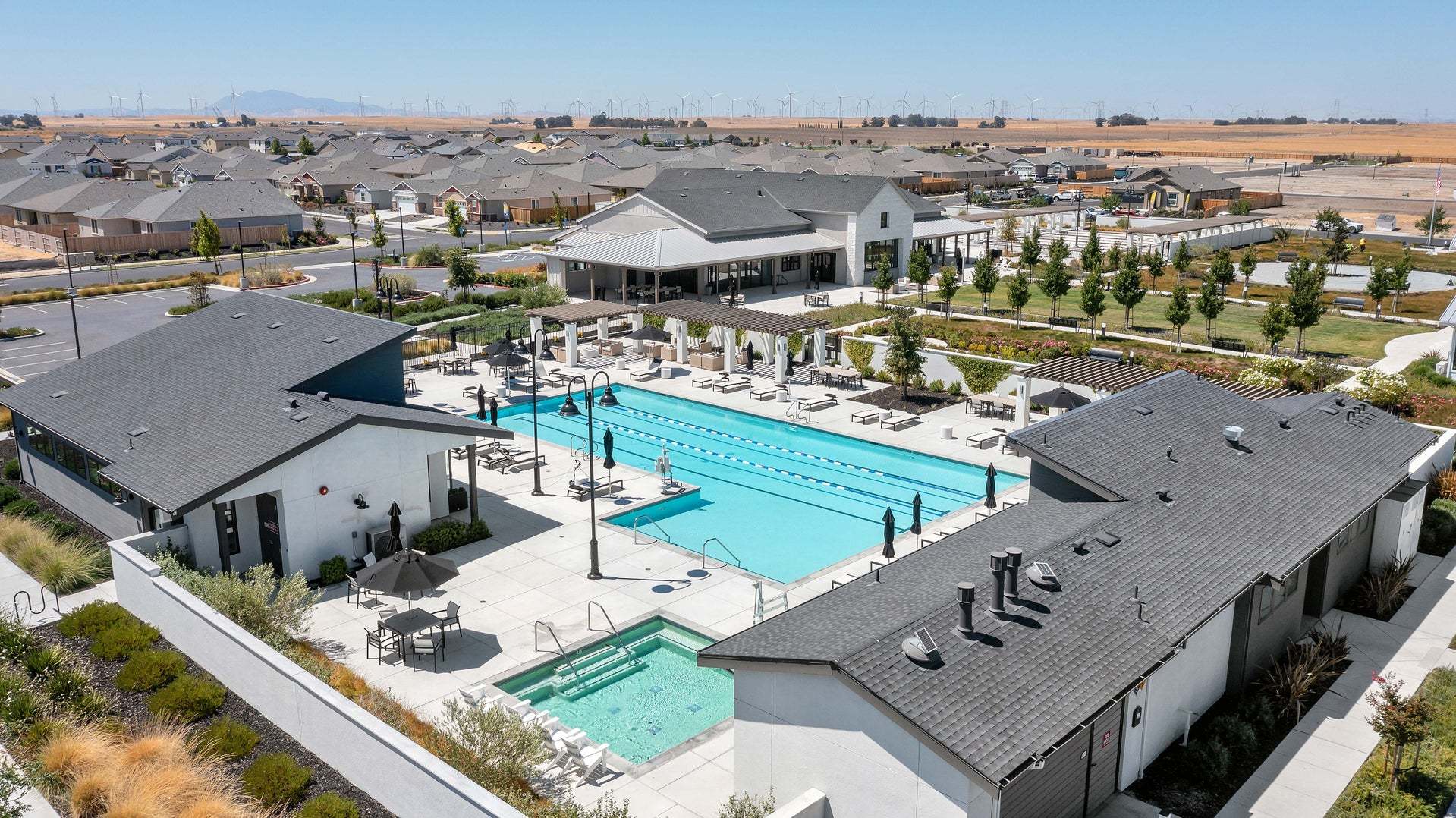 Luminescence at Liberty, 55+ Active Adult por DeNova Homes en Vallejo-Napa California