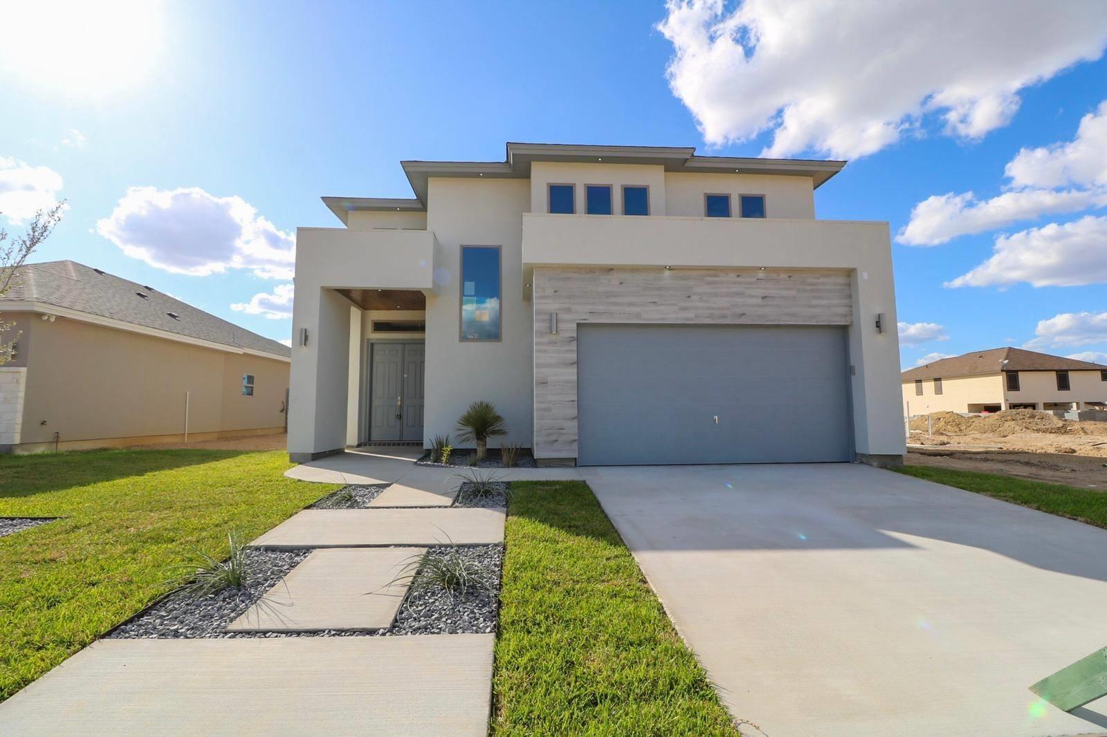 Dolphin Builders por Dolphin Builders en Laredo Texas