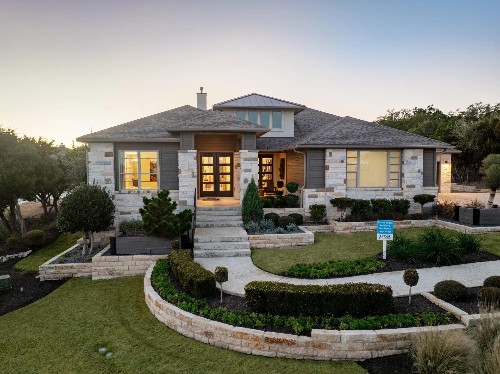 casa en The Hollows Sanctuary - 85' por Drees Custom Homes