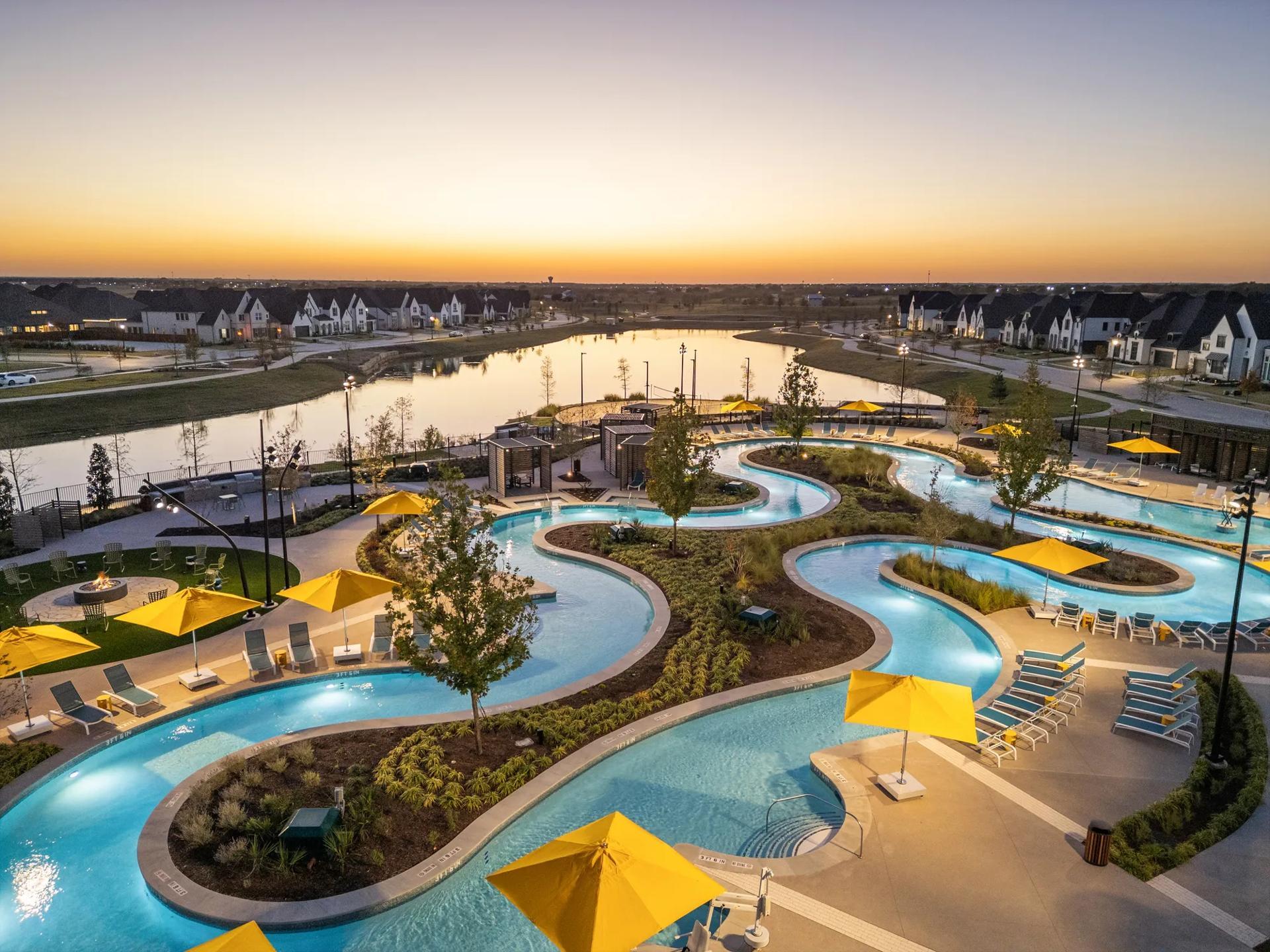 casa en Mosaic Townhomes por Drees Custom Homes