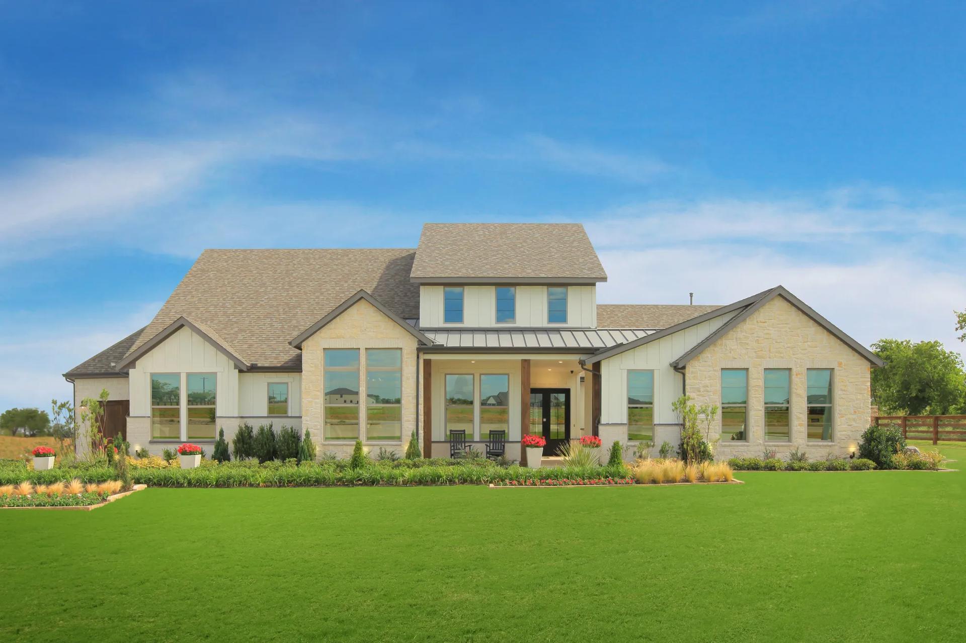 casa en Creek Meadows West por Drees Custom Homes