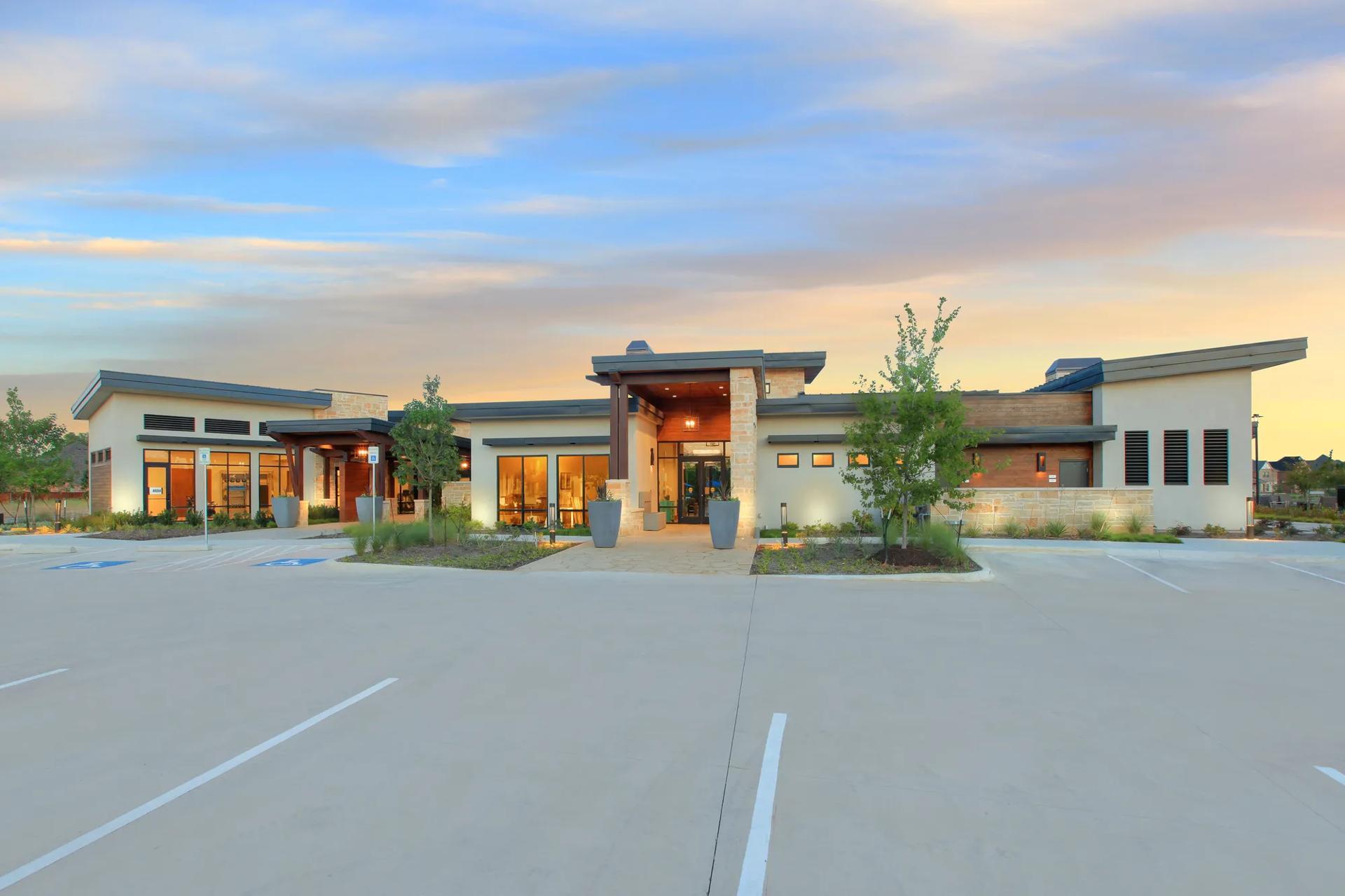 casa en Viridian Elements por Drees Custom Homes