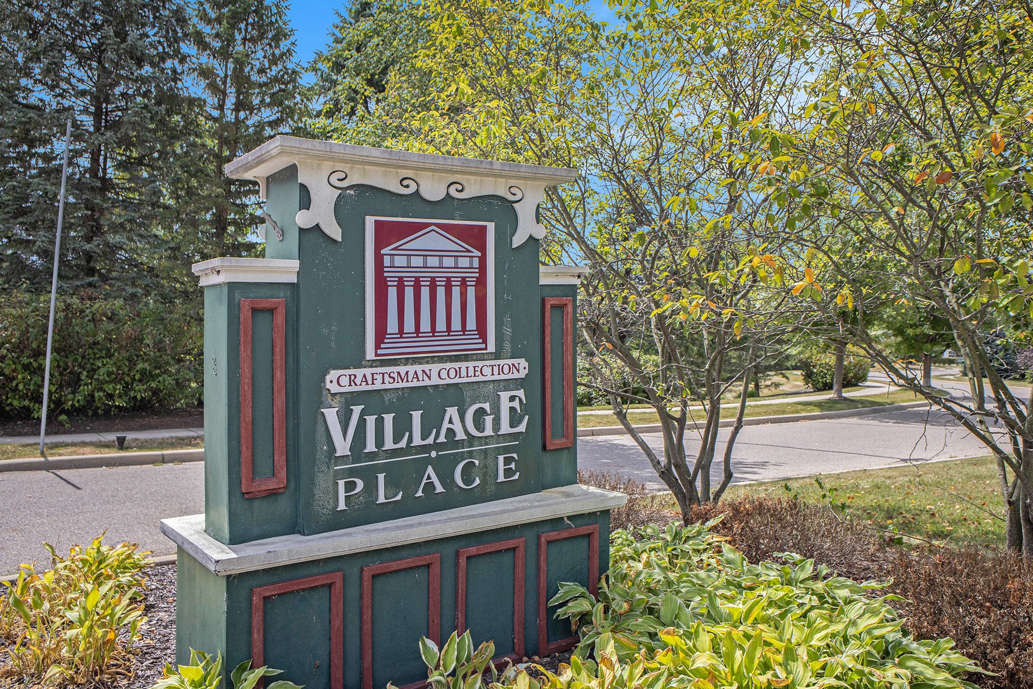 casa en Village Place por Eastbrook Homes Inc.