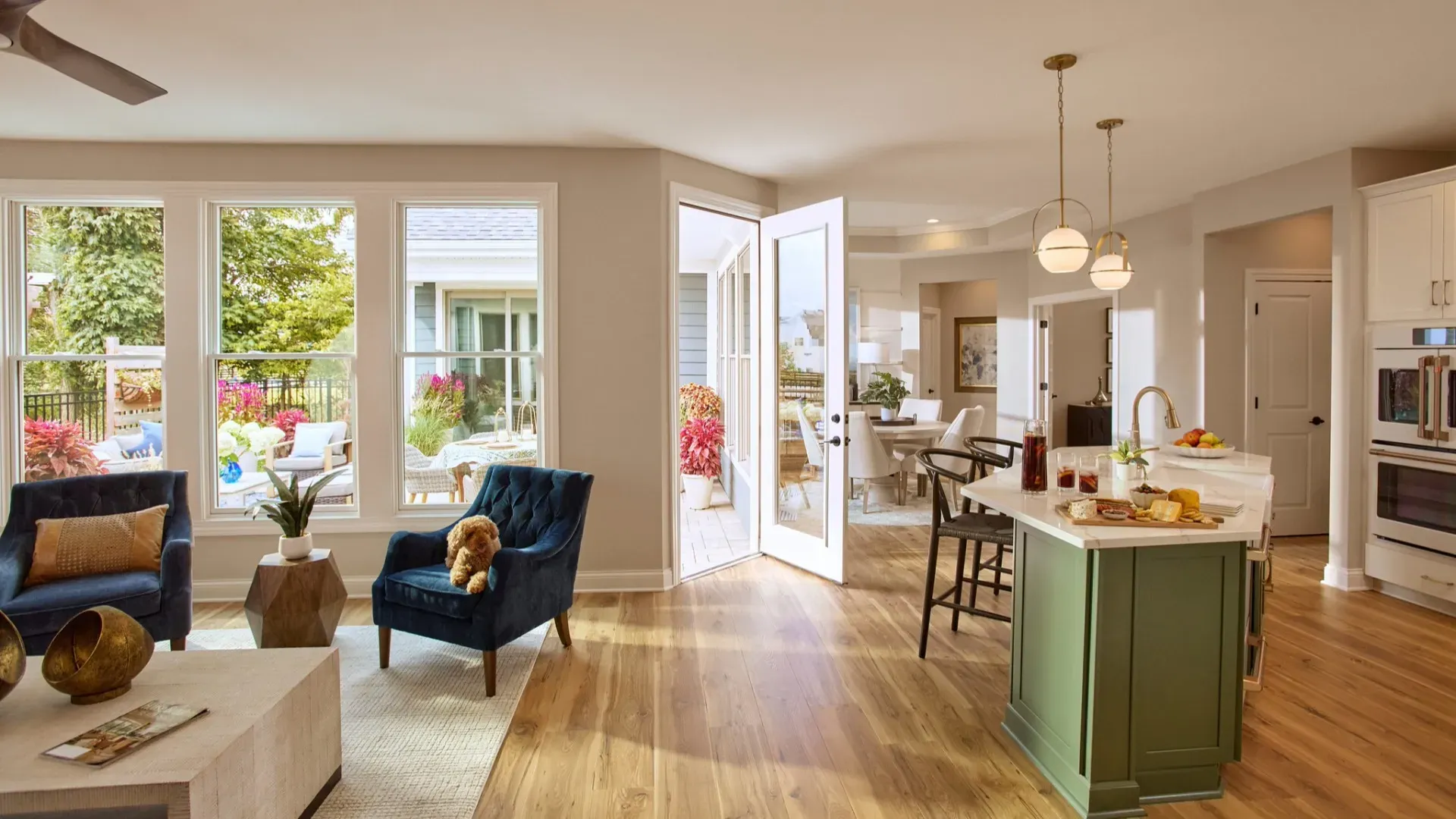casa en The Courtyards at Quail Park por Epcon Communities