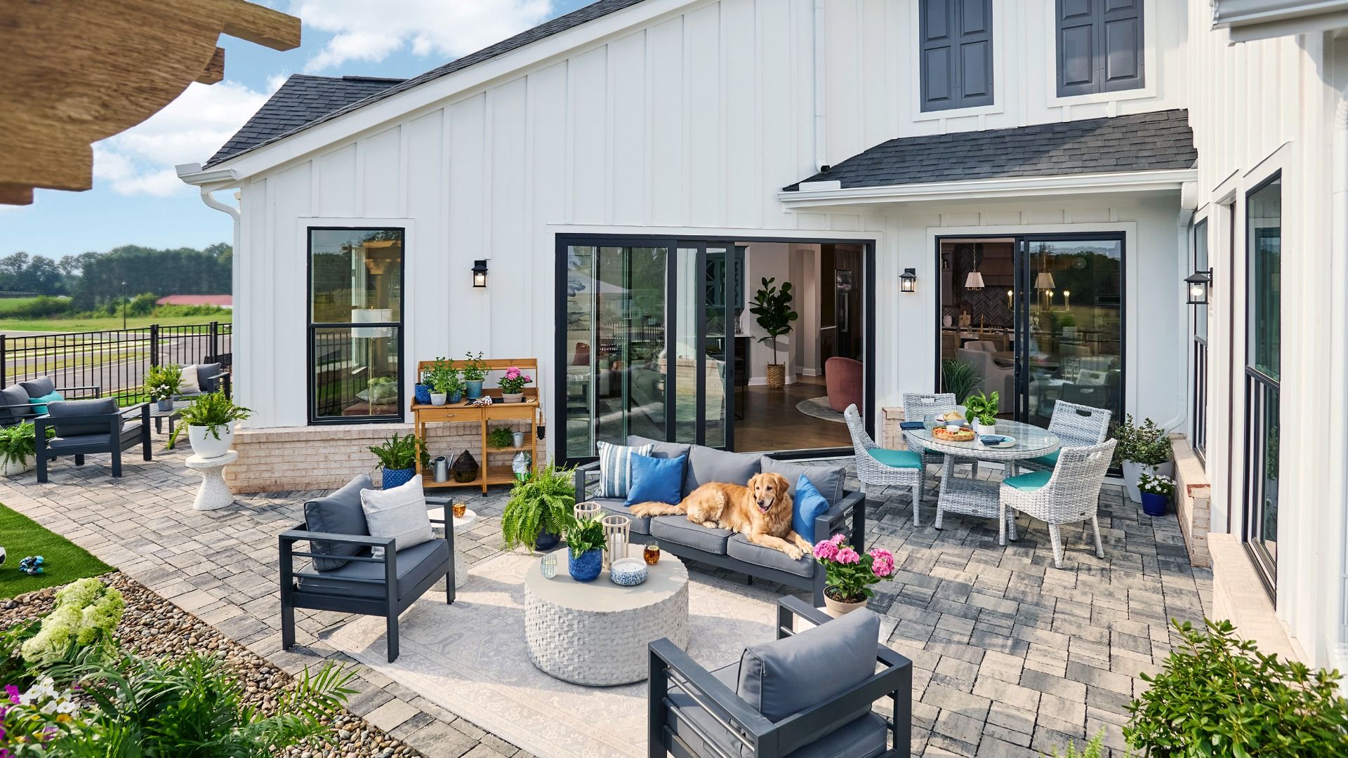 casa en The Courtyards at Summit Hill por Epcon Communities
