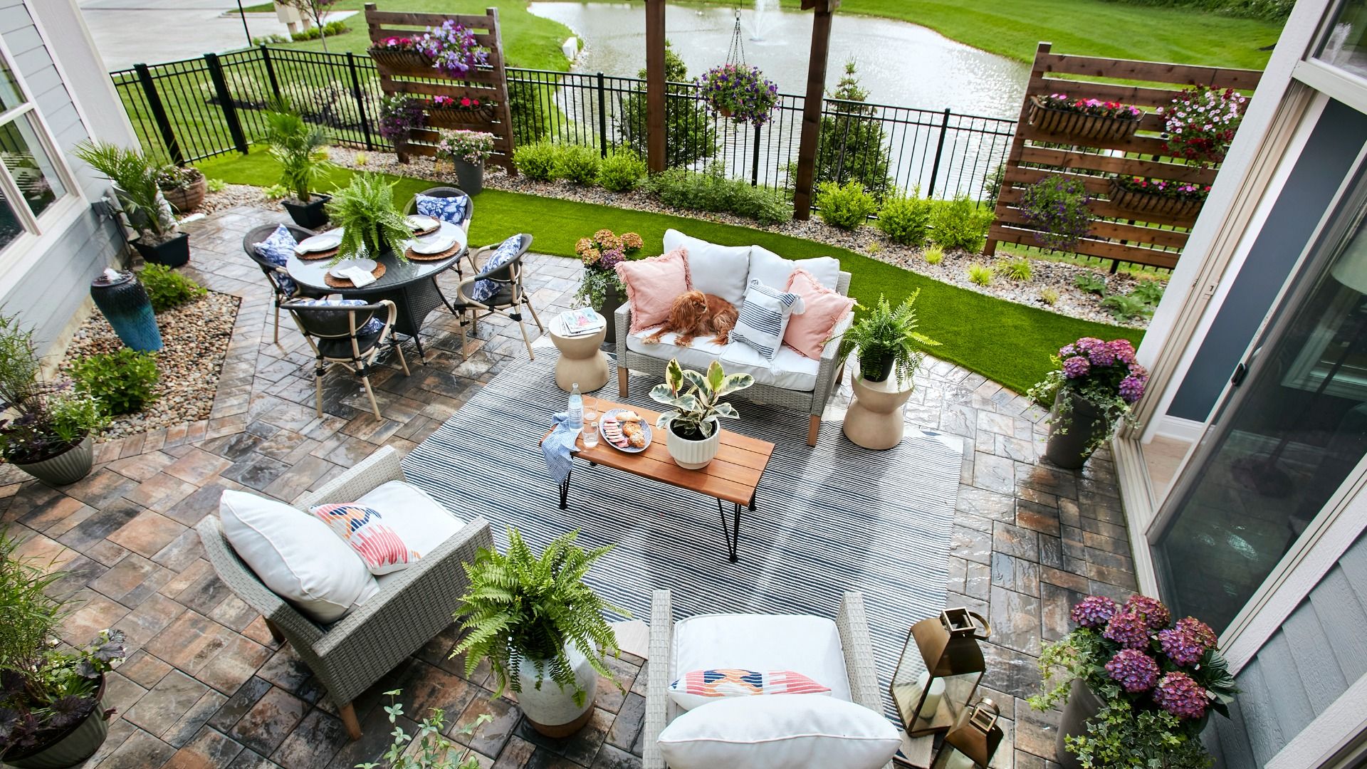 casa en The Courtyards at Hodges Farm por Epcon Communities