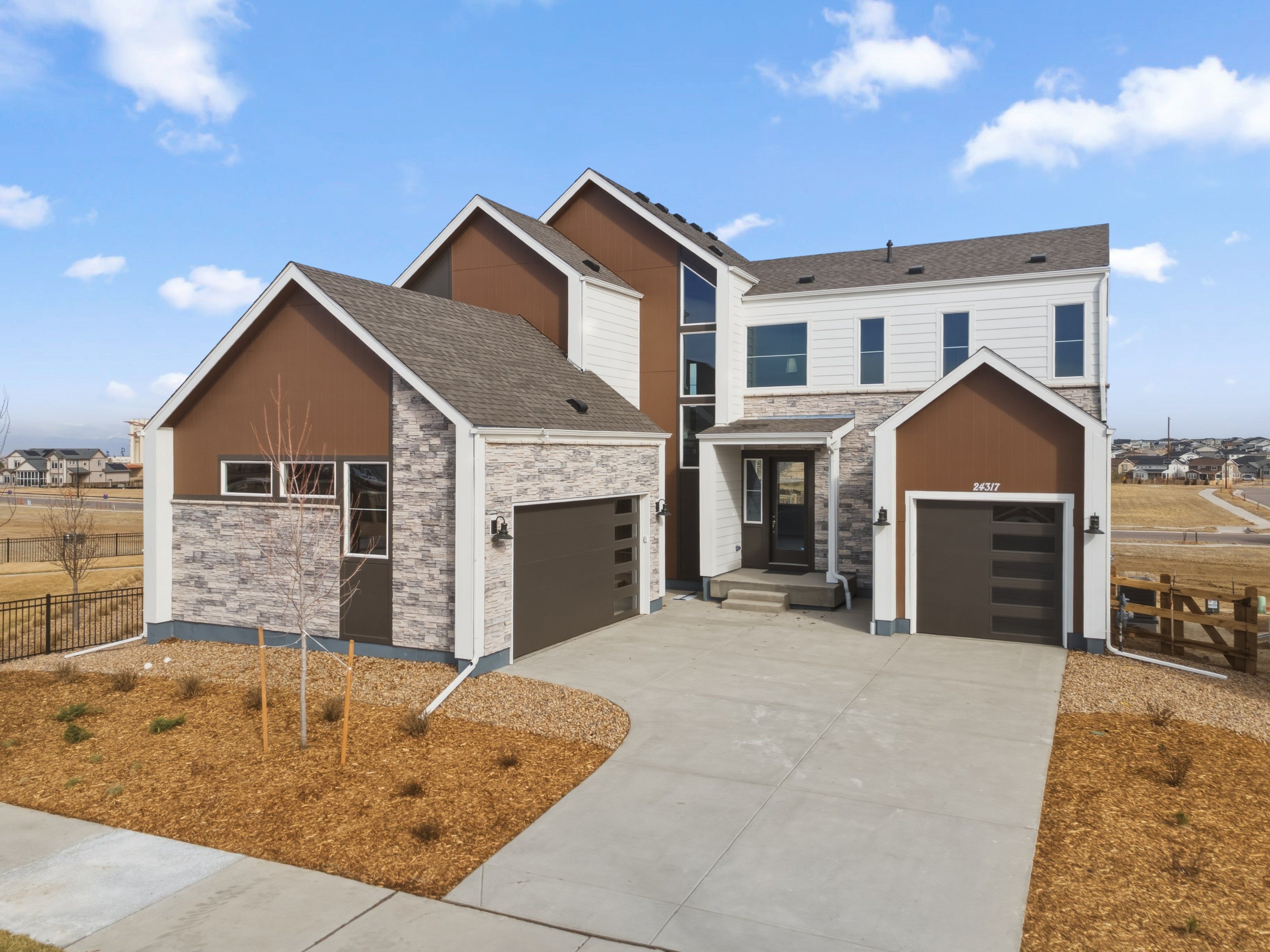 The Aurora Highlands por Risewell Homes en Denver Colorado